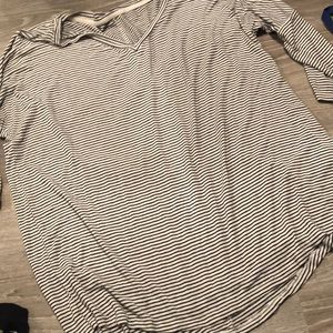 American Eagle Quarter sleeve - medium